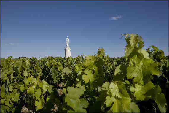 Crédit Agricole to sell two Bordeaux estates